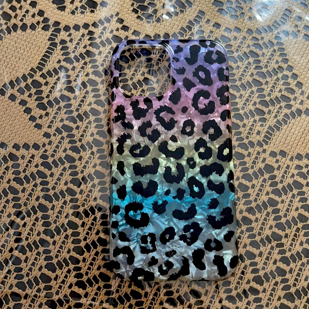 Velvet Caviar phone case✨